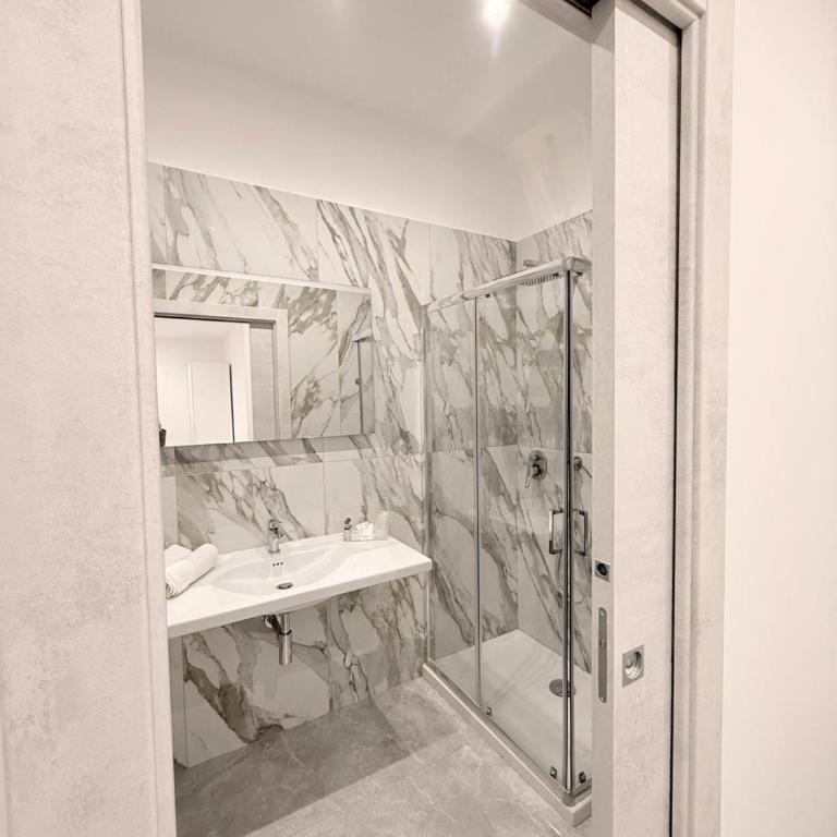 Forever Luxury Rooms - Camera Tripla con Bagno Privato - 16