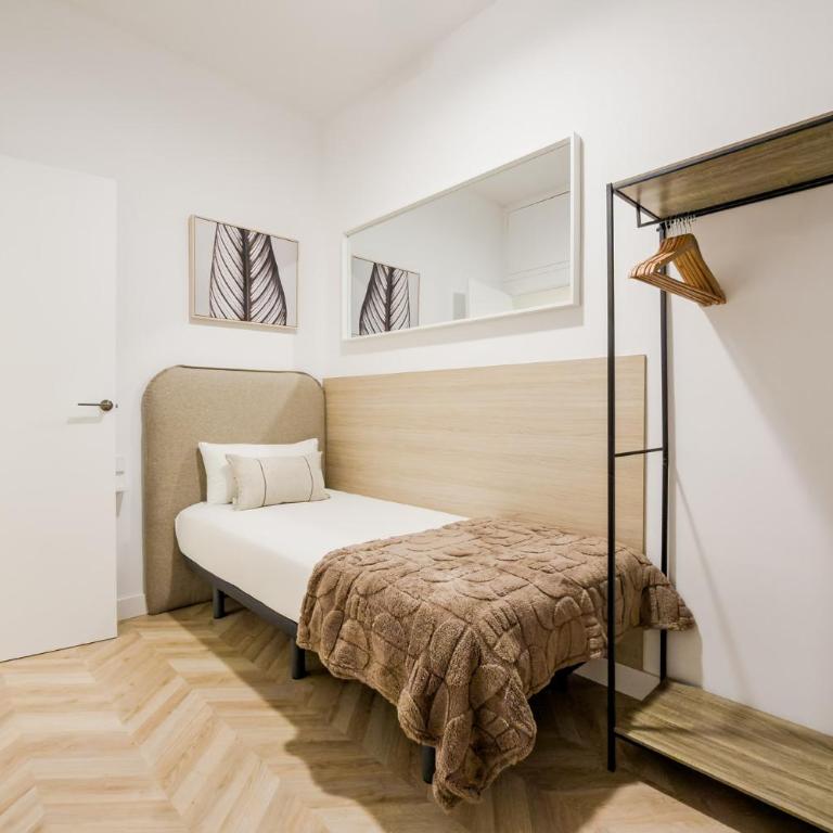 Barcelona Aura Apartments - Habitación Triple con vistas al jardín - 21