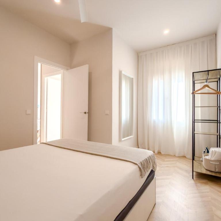 Barcelona Aura Apartments - Habitación Triple con vistas al jardín - 17