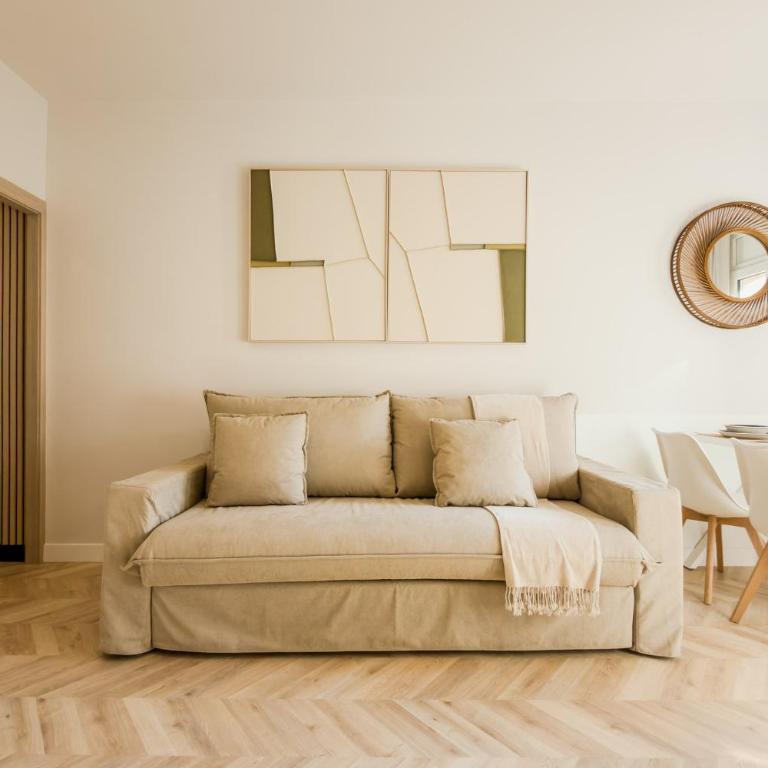 Barcelona Aura Apartments - Habitación Triple con vistas al jardín - 14