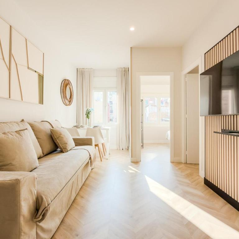 Barcelona Aura Apartments - Habitación Triple con vistas al jardín - 13