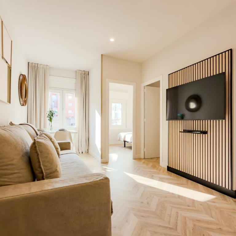Barcelona Aura Apartments - Habitación Triple con vistas al jardín - 1