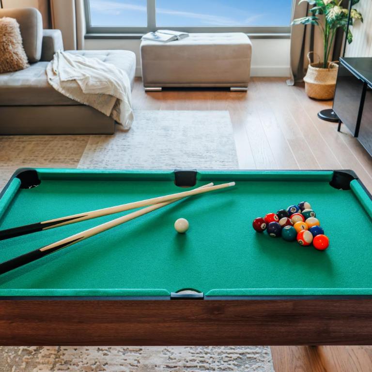 WF Sky Charm with Terraces & Billiard - Three-Bedroom Premium Apartment with Balcony - 12