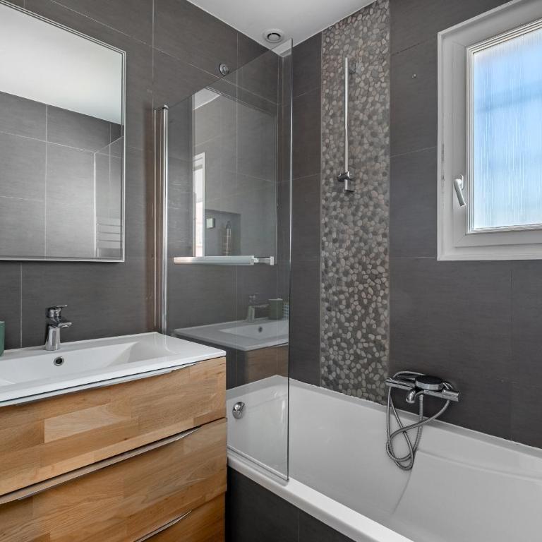 Jolie villa 3ch climatisée à proximité du village de Valbonne mecalineloc - Villa de 3 dormitorios - 10