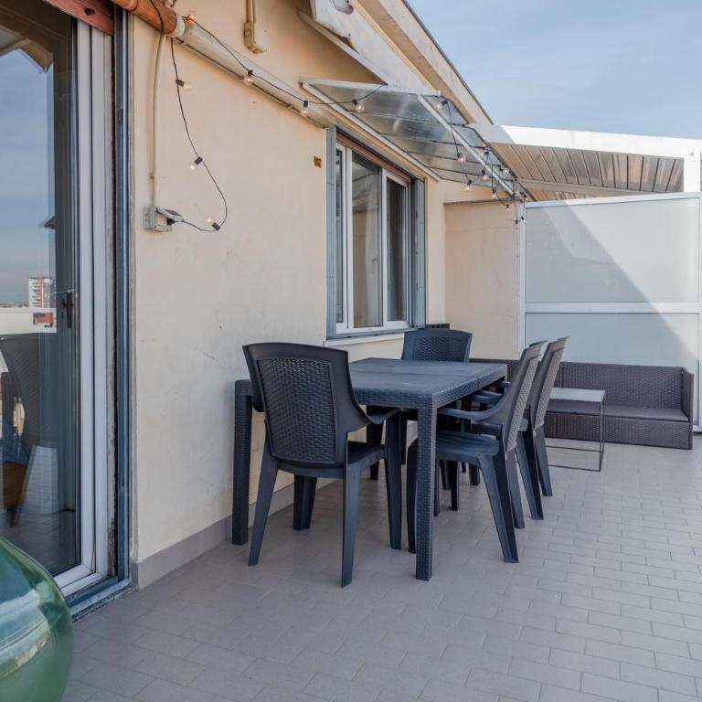 Fibonacci 11 - Two-Bedroom Family Apartment - 18