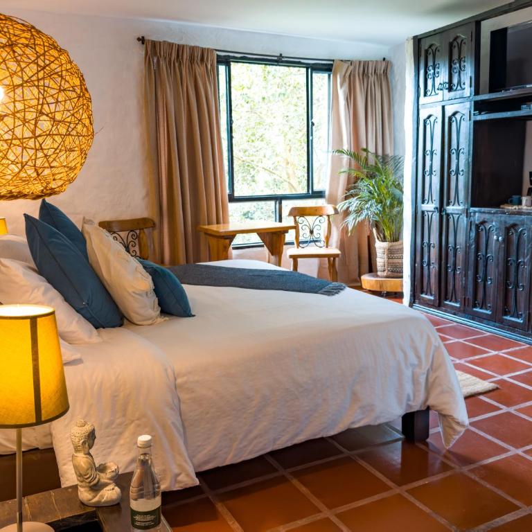 Linaje Salvaje Hotel - Habitación con cama extragrande. - 3