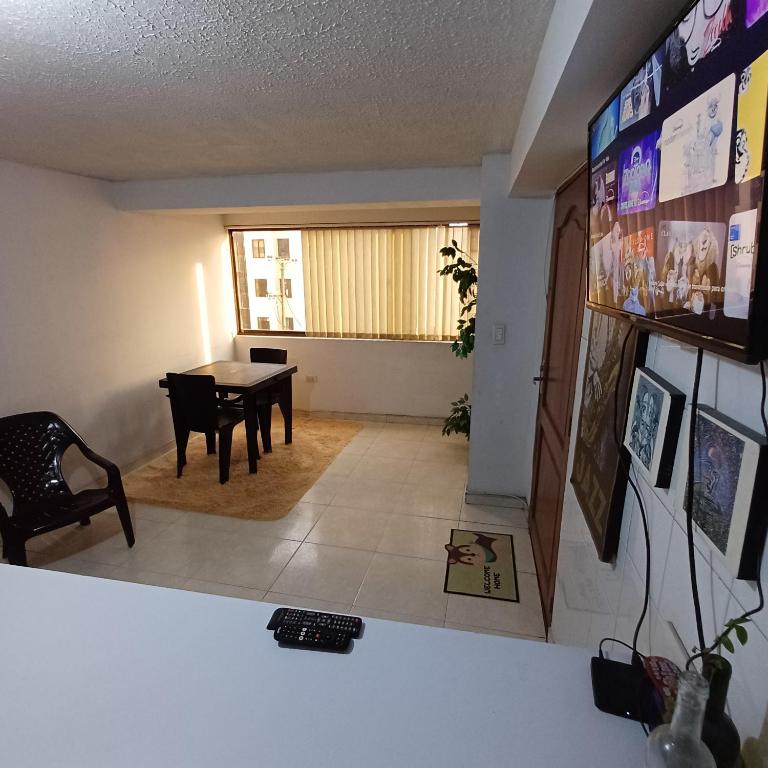 Un Lugar Sencillo Pero Muy Bien Ubicado - Apartamento de 3 dormitorios - 4