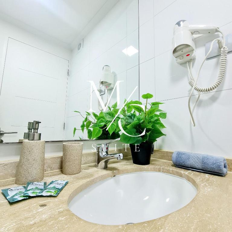 Dptos en sector Centro Norte, Lider Express, con vistas al mar y parking. Entregamos Factura. - Three-Bedroom Apartment with Ocean View - 30