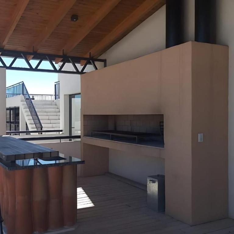 Departamento de 3 Ambientes ubicación a 3 cuadras del centro 2 Dormitorios Sum, 2 Piletas una interior Climatizada y otra exterior Templada con Solario - Apartamento de 2 dormitorios - 1