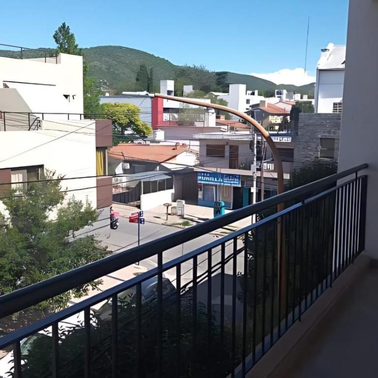 Departamento de 3 Ambientes ubicación a 3 cuadras del centro 2 Dormitorios Sum, 2 Piletas una interior Climatizada y otra exterior Templada con Solario - Apartamento de 2 dormitorios - 2