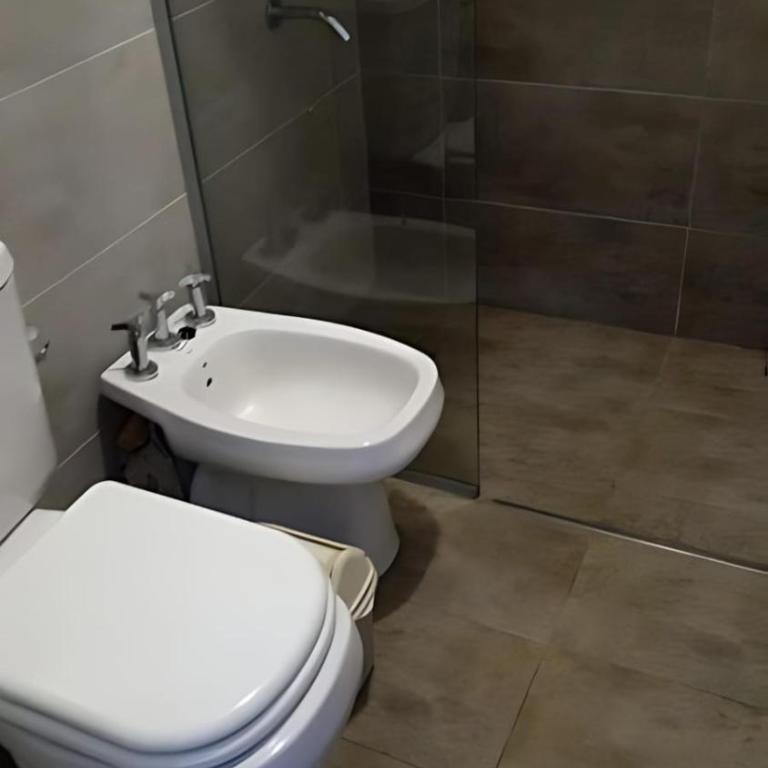 Departamento de 3 Ambientes ubicación a 3 cuadras del centro 2 Dormitorios Sum, 2 Piletas una interior Climatizada y otra exterior Templada con Solario - Apartamento de 2 dormitorios - 10