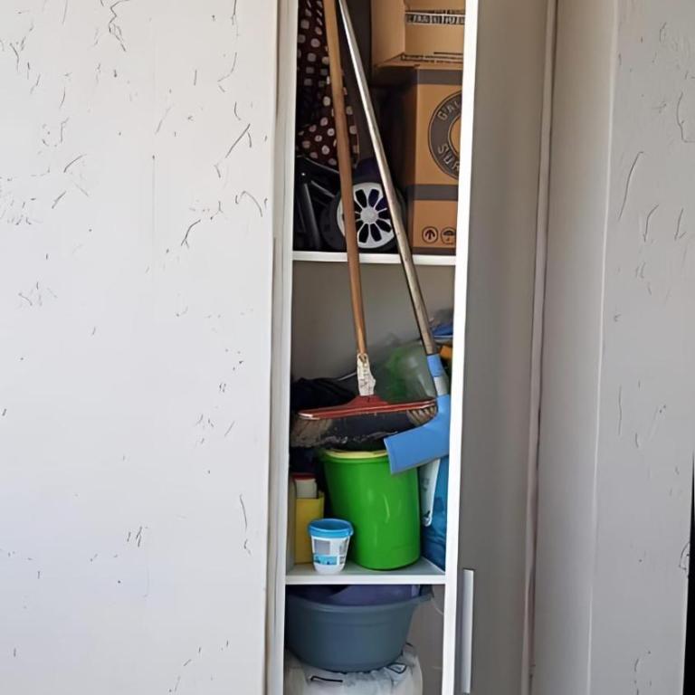 Departamento de 3 Ambientes ubicación a 3 cuadras del centro 2 Dormitorios Sum, 2 Piletas una interior Climatizada y otra exterior Templada con Solario - Apartamento de 2 dormitorios - 11