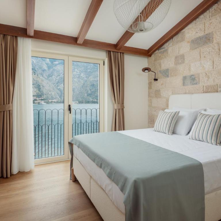 Mare Vista Kotor - Elegant Sea View Loft - Two-Bedroom Apartment with Balcony and Sea View - 17