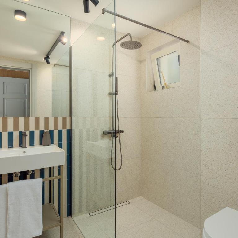 Mare Vista Kotor - Elegant Sea View Loft - Two-Bedroom Apartment with Balcony and Sea View - 21