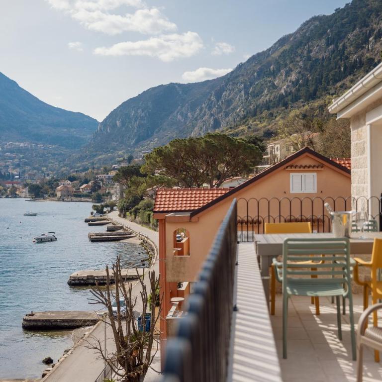 Mare Vista Kotor - Elegant Sea View Loft - Two-Bedroom Apartment with Balcony and Sea View - 27