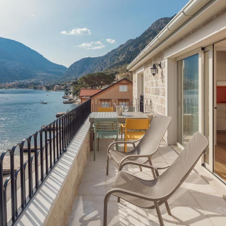 Mare Vista Kotor - Elegant Sea View Loft - Two-Bedroom Apartment with Balcony and Sea View - 25