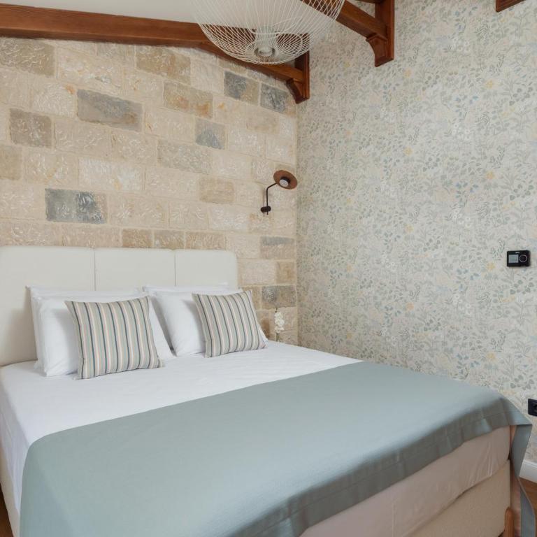 Mare Vista Kotor - Elegant Sea View Loft - Two-Bedroom Apartment with Balcony and Sea View - 18