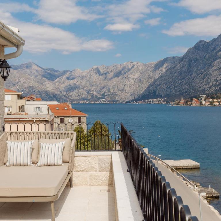 Mare Vista Kotor - Elegant Sea View Loft - Two-Bedroom Apartment with Balcony and Sea View - 29