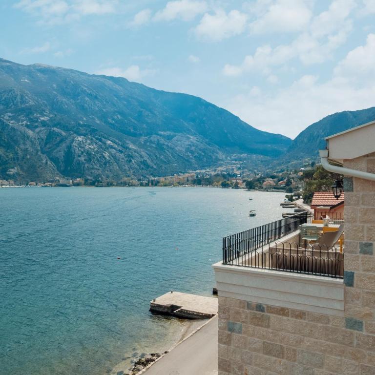 Mare Vista Kotor - Elegant Sea View Loft - Two-Bedroom Apartment with Balcony and Sea View - 31