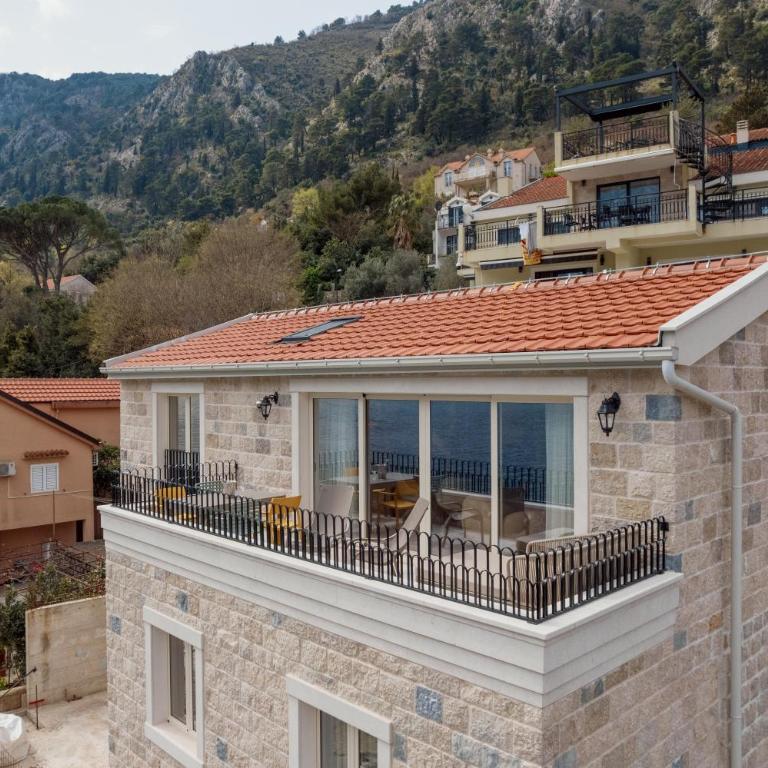 Mare Vista Kotor - Elegant Sea View Loft - Two-Bedroom Apartment with Balcony and Sea View - 32