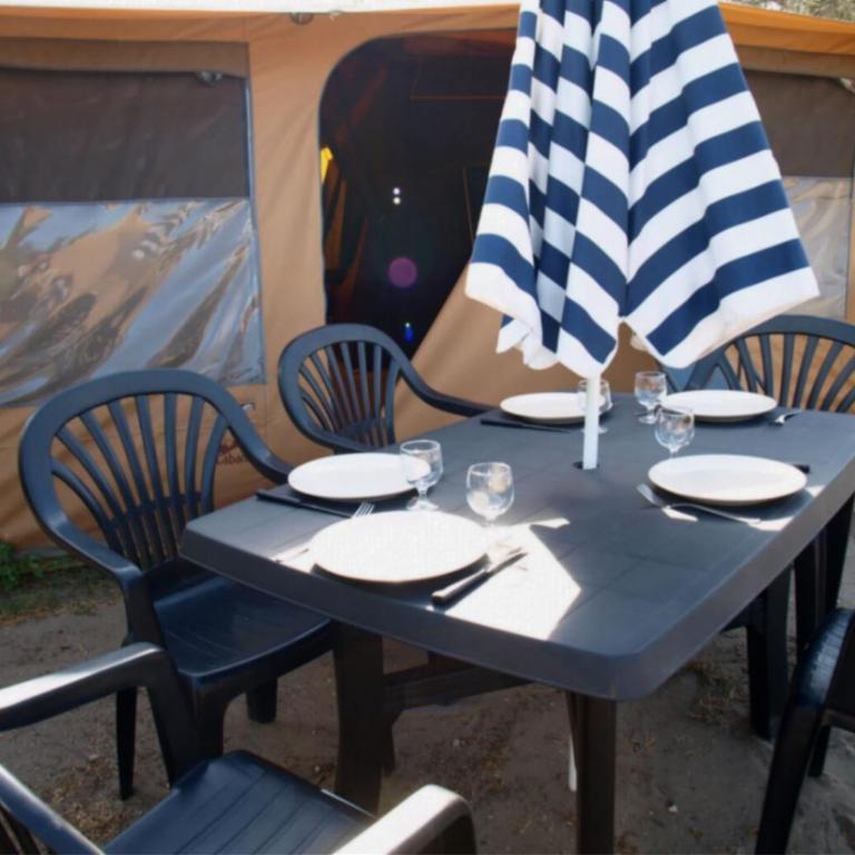 Camping la Tamarissière - Tente Standard - 4 Personnes - 2
