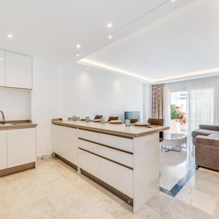 Bright apartment in the heart of Puerto Banus - Apartamento de 2 dormitorios - 7
