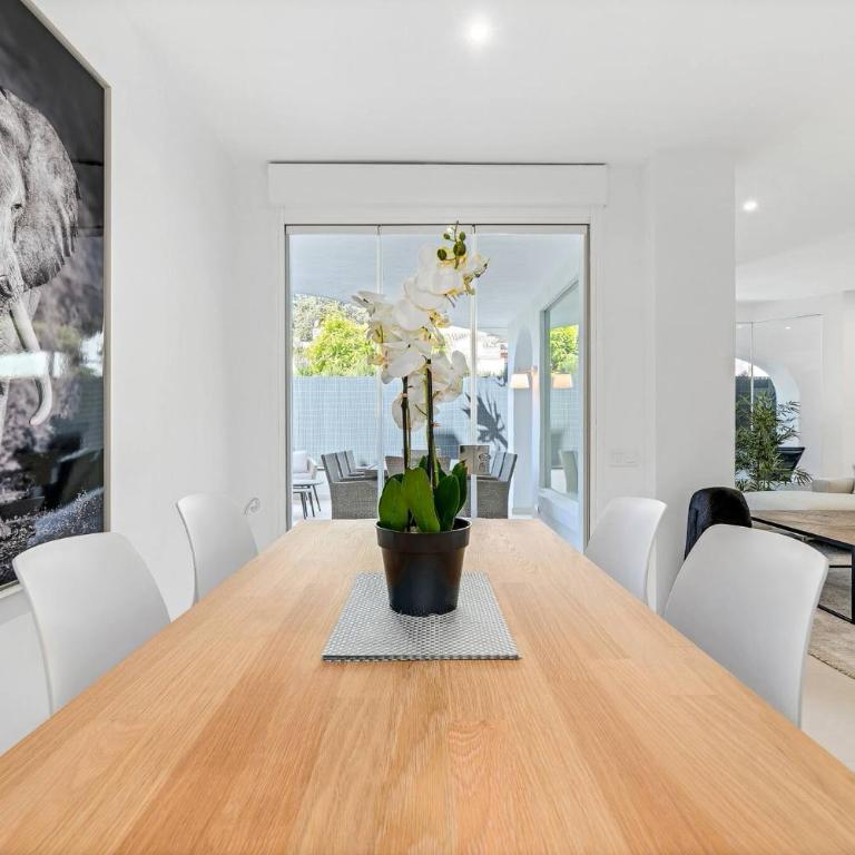 by Riva - Stylish 3 Bedroom Luxury Apartment in Los Naranjos de Marbella - Apartamento de 3 dormitorios - 1