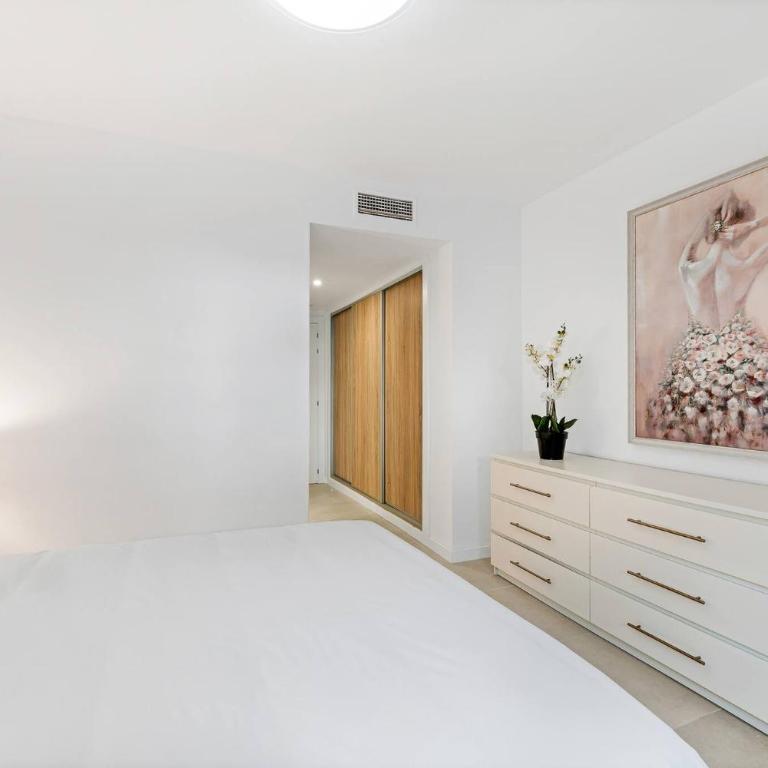 by Riva - Stylish 3 Bedroom Luxury Apartment in Los Naranjos de Marbella - Apartamento de 3 dormitorios - 12