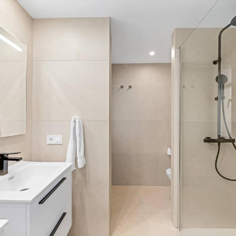 by Riva - Stylish 3 Bedroom Luxury Apartment in Los Naranjos de Marbella - Apartamento de 3 dormitorios - 13