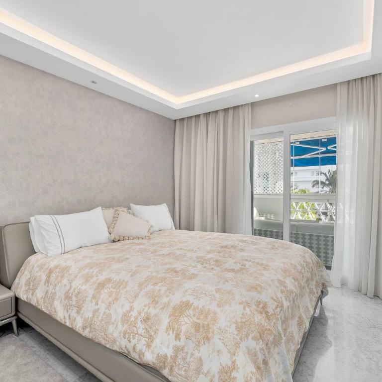 Modern and Large apartment in the heart of Puerto Banus - Three-Bedroom Apartment - 5
