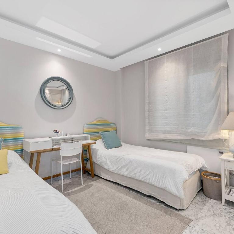 Modern and Large apartment in the heart of Puerto Banus - Three-Bedroom Apartment - 6