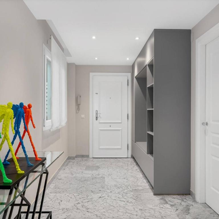 Modern and Large apartment in the heart of Puerto Banus - Three-Bedroom Apartment - 13