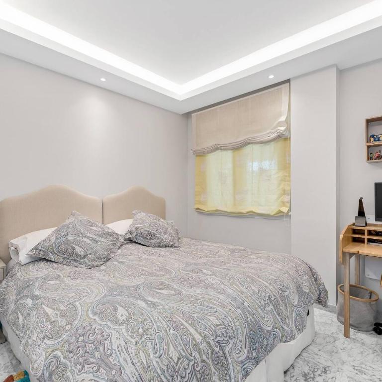 Modern and Large apartment in the heart of Puerto Banus - Three-Bedroom Apartment - 15