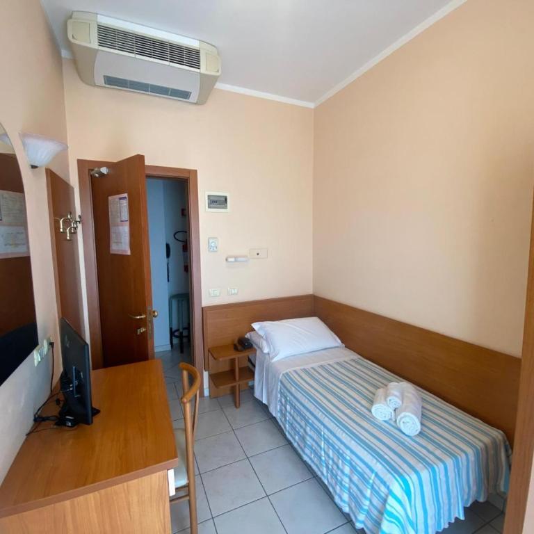 Hotel HARRY'S Hospitality Riccione-Fronte Mare - Camera Singola con Balcone - 1