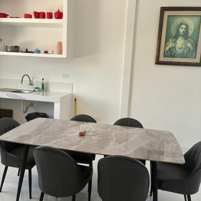 Departamentos super cómodos en el corazón de Salinas - Two-Bedroom Apartment - 33