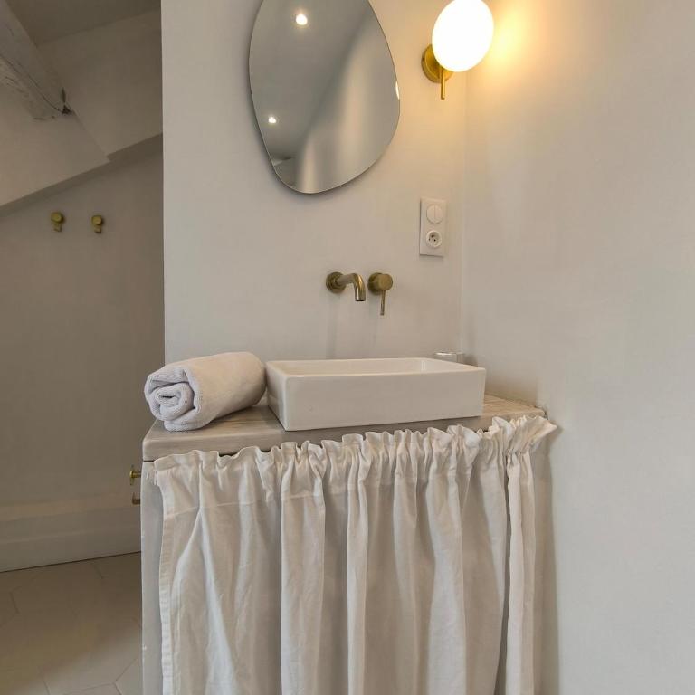 Petit Cocon Entièrement Rénové à 2 Pas des Halles - Appartement 1 Chambre - 2