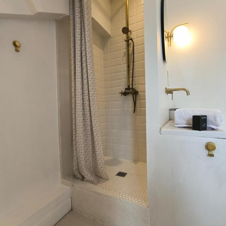Petit Cocon Entièrement Rénové à 2 Pas des Halles - Appartement 1 Chambre - 13