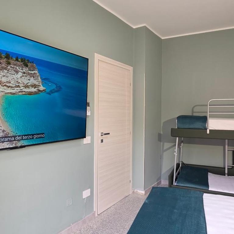 DANIEL SUPERIOR APARTMENTS - Tropea City Center - 250m from the Train Station - Two-Bedroom Apartment with Balcony - 6