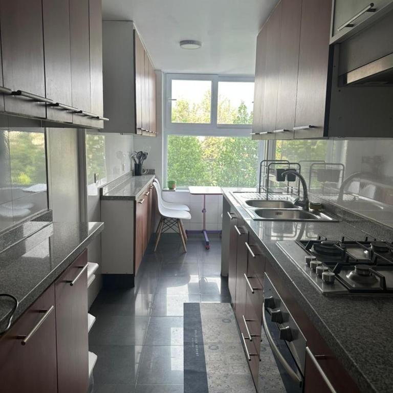 Departamento Perfecta Ubicación - Three-Bedroom Apartment with Mountain View - 9