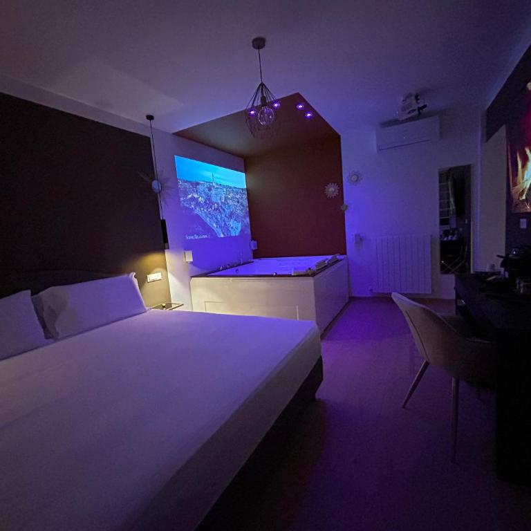 4 Star Suite SPA - Self Check-In - Private Spa Suite with Turkish Bath, Sauna & Home Cinema - 5