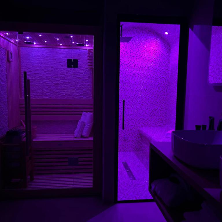 4 Star Suite SPA - Self Check-In - Private Spa Suite with Turkish Bath, Sauna & Home Cinema - 17