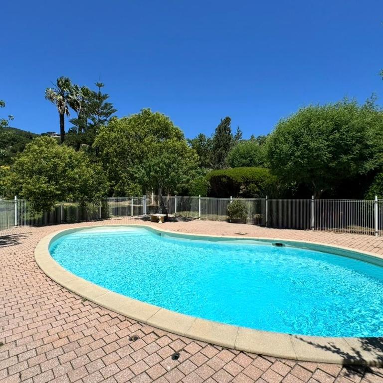 Joli mas - 4 personnes - piscine-terrain de boules - Appartement 2 Chambres - 3