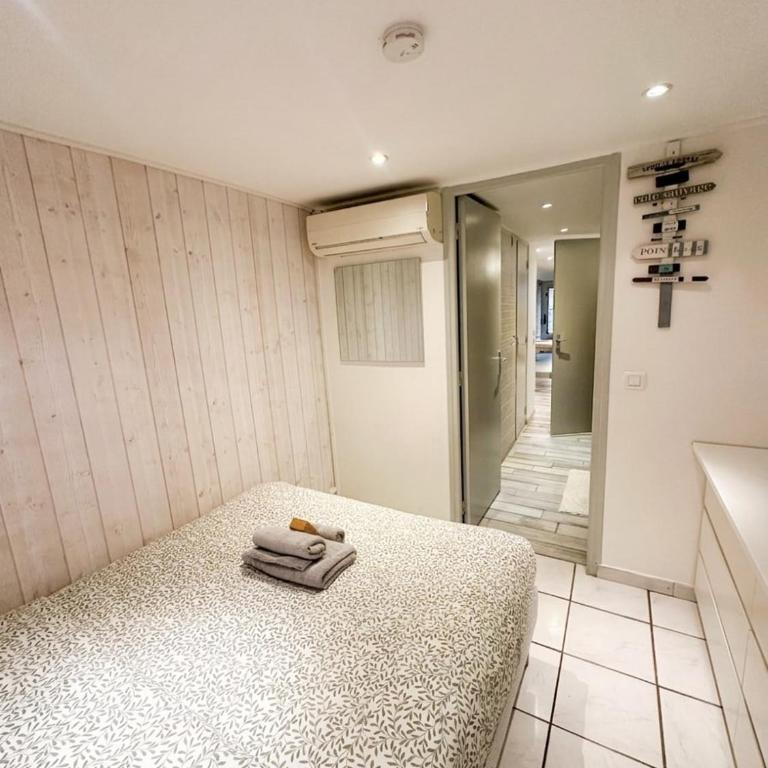 Au cœur du Vieil Antibes, T2 confort absolu en front de mer - One-Bedroom Apartment - 5