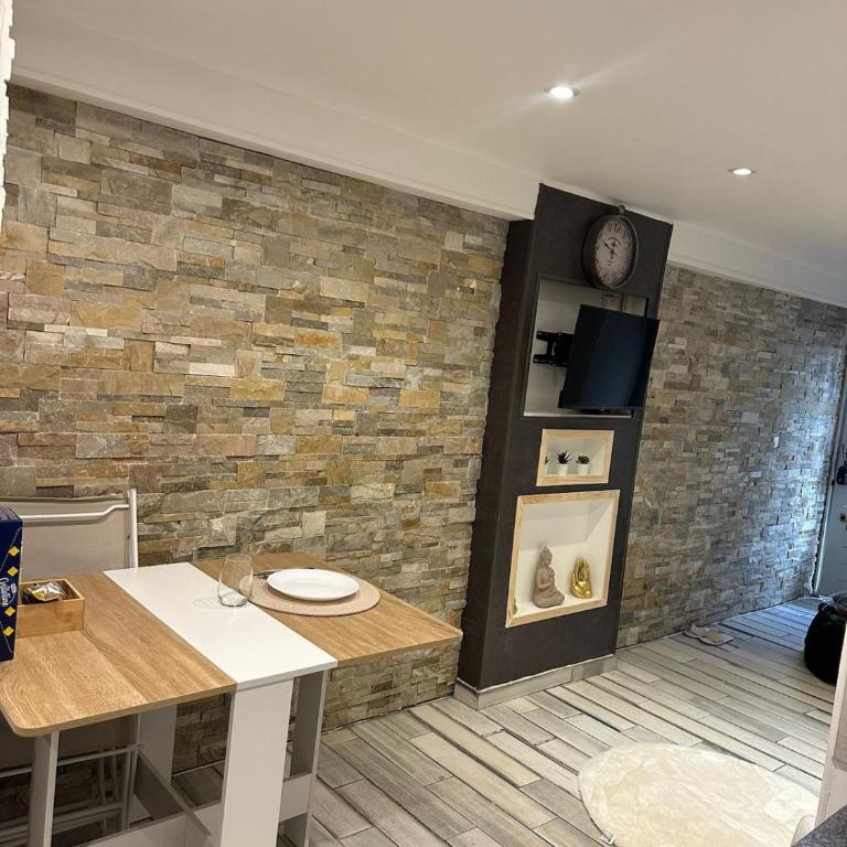 Au cœur du Vieil Antibes, T2 confort absolu en front de mer - One-Bedroom Apartment - 8