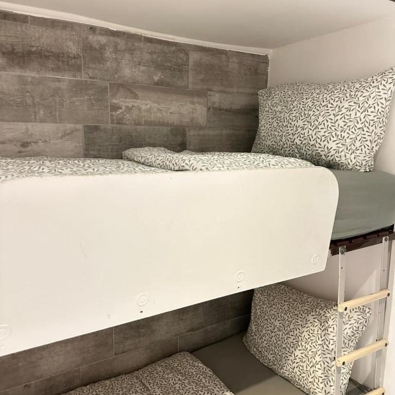 Au cœur du Vieil Antibes, T2 confort absolu en front de mer - One-Bedroom Apartment - 9