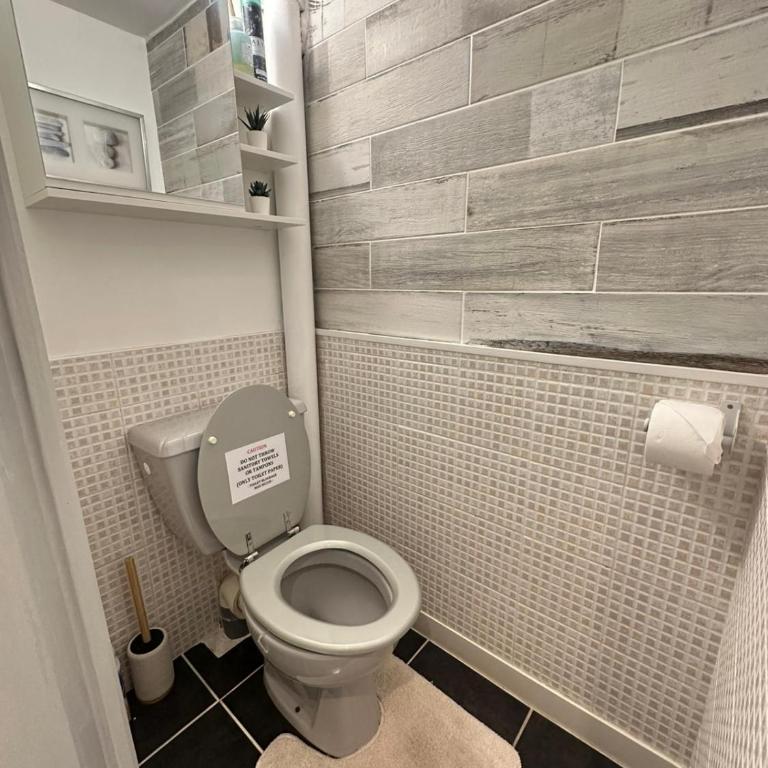 Au cœur du Vieil Antibes, T2 confort absolu en front de mer - One-Bedroom Apartment - 11