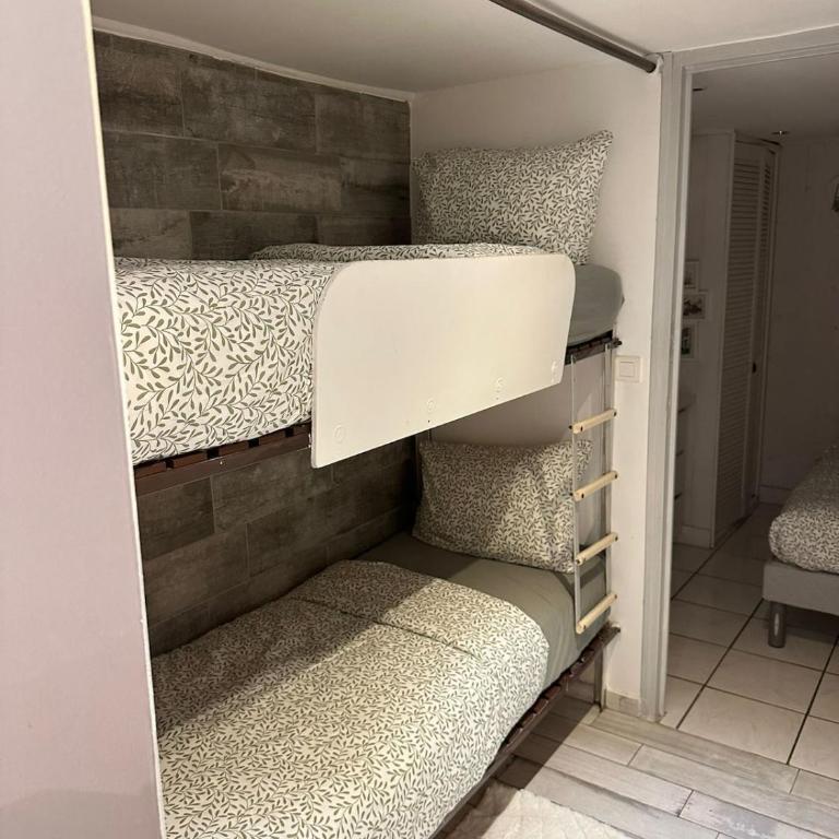Au cœur du Vieil Antibes, T2 confort absolu en front de mer - One-Bedroom Apartment - 13