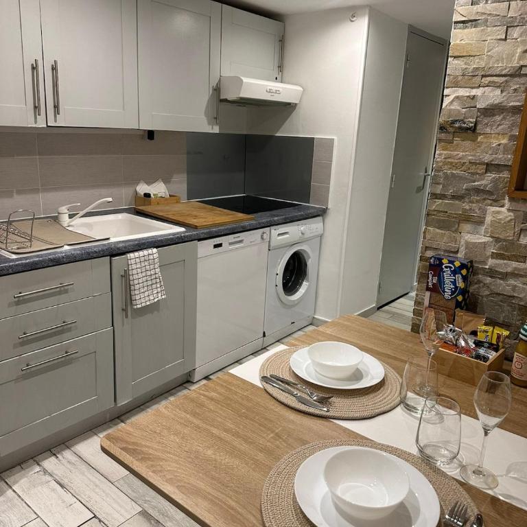 Au cœur du Vieil Antibes, T2 confort absolu en front de mer - One-Bedroom Apartment - 18