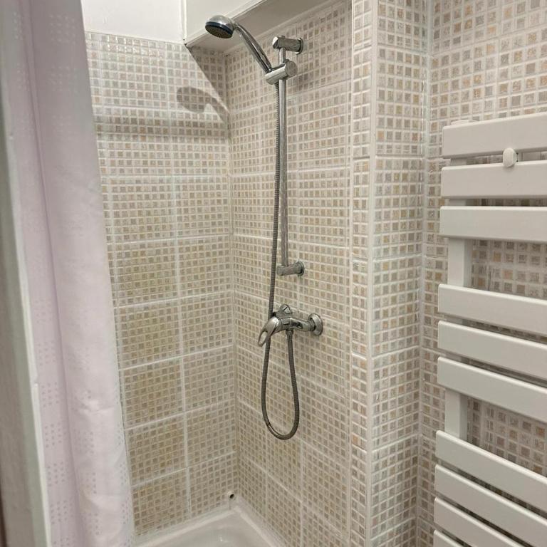 Au cœur du Vieil Antibes, T2 confort absolu en front de mer - One-Bedroom Apartment - 19
