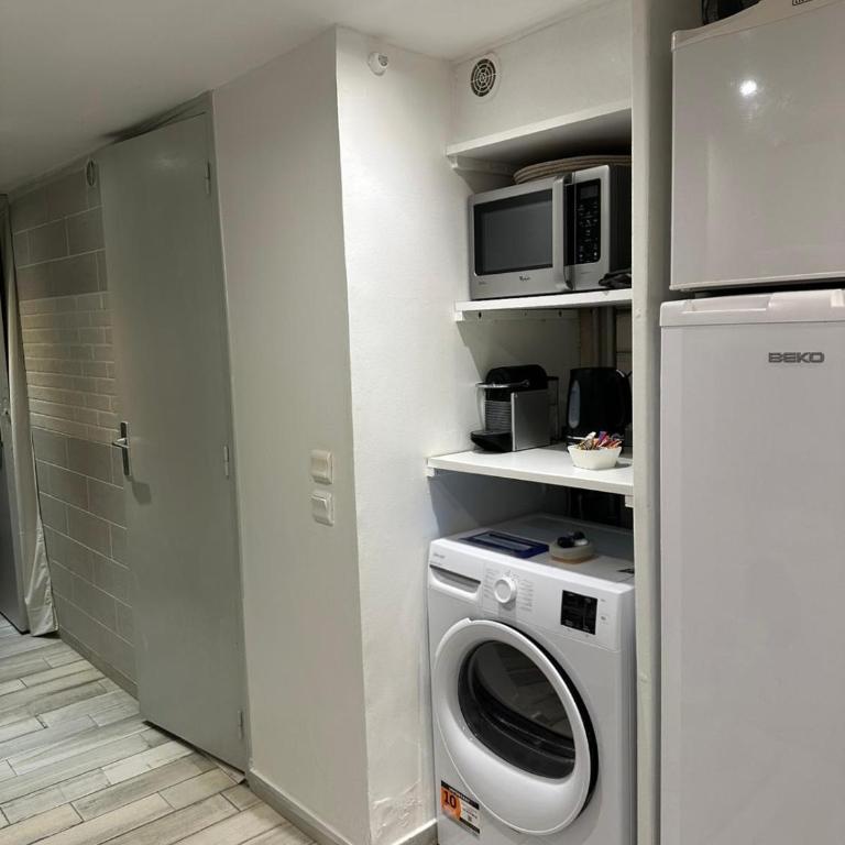 Au cœur du Vieil Antibes, T2 confort absolu en front de mer - One-Bedroom Apartment - 21